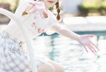 俏皮可爱少女T恤短裙性感写真图片-套图岛