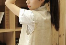 长发美女清新迷人居家写真图片-套图岛