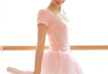 靓丽舞蹈服美女白丝长腿美女图片-套图岛