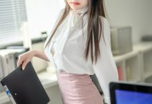 香草喵露露  忙露的职场 粉白裙子[40P+1V-1.32GB]-套图岛