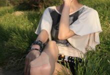 [王朝贵足]0071 外景套图 布丁热辣短裙红跟亮丝铁路女郎系列B-套图岛